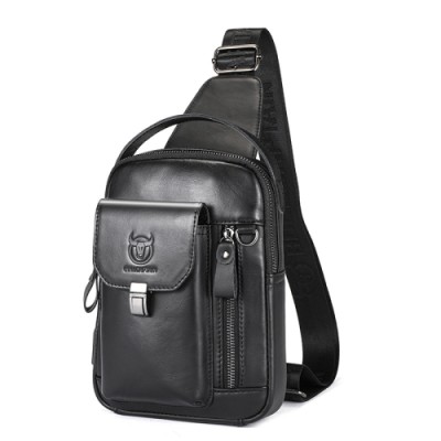Crossbody BULL CAPTAIN. Waxed cowhide leather. USB Port. Black